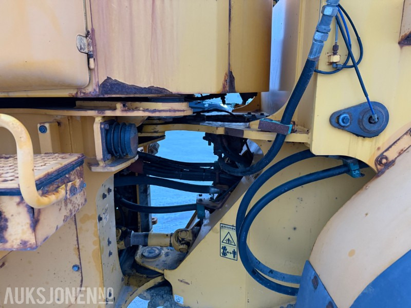 Chargeuse sur pneus 2004 Volvo L90E - Sentralsmøring - Ny motor