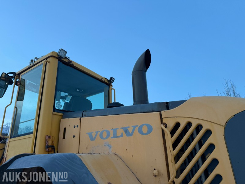 Chargeuse sur pneus 2004 Volvo L90E - Sentralsmøring - Ny motor