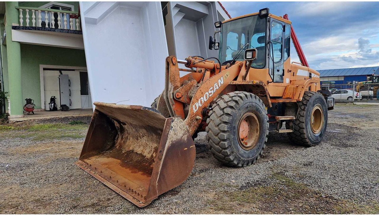 Chargeuse sur pneus 2010 DOOSAN DL200 WHEELED LOADER