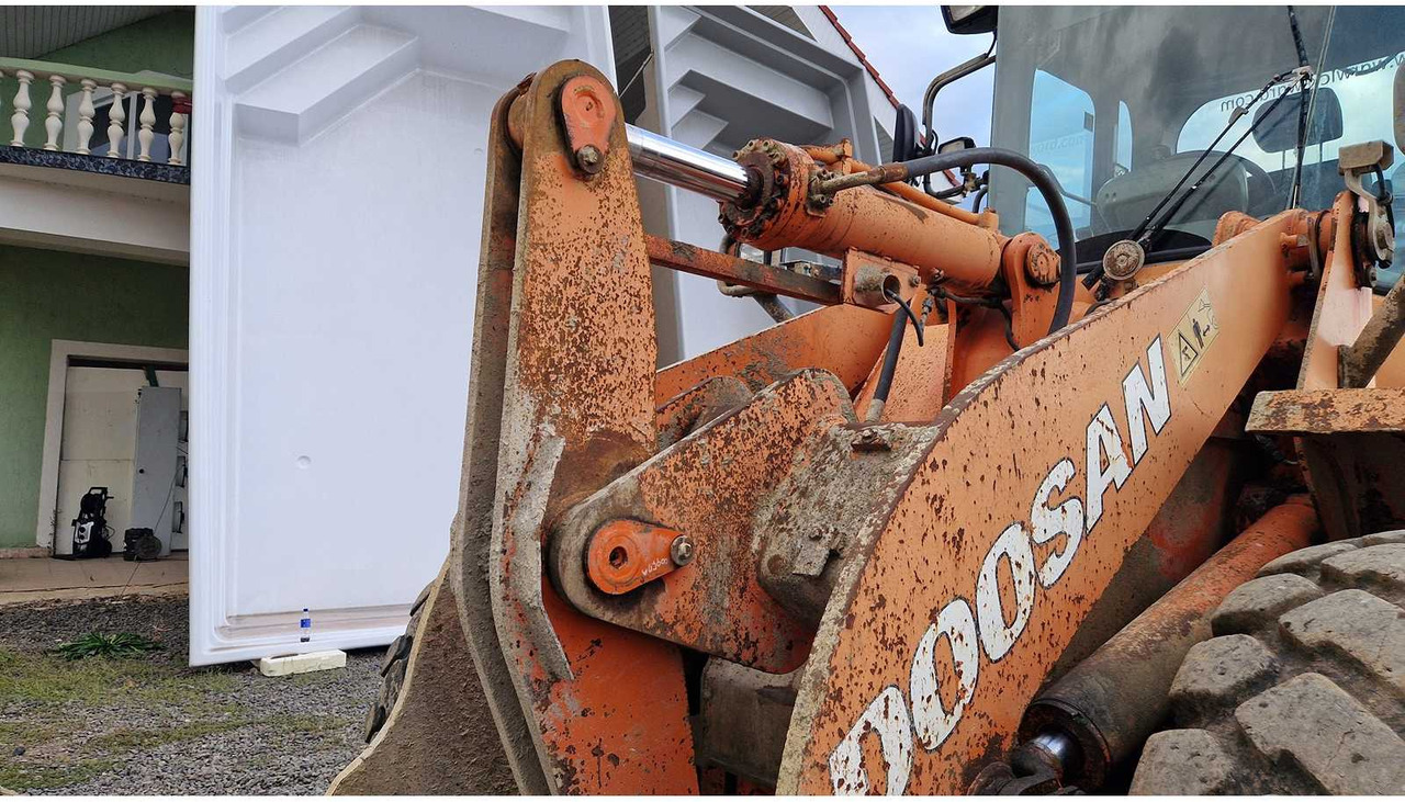 Chargeuse sur pneus 2010 DOOSAN DL200 WHEELED LOADER