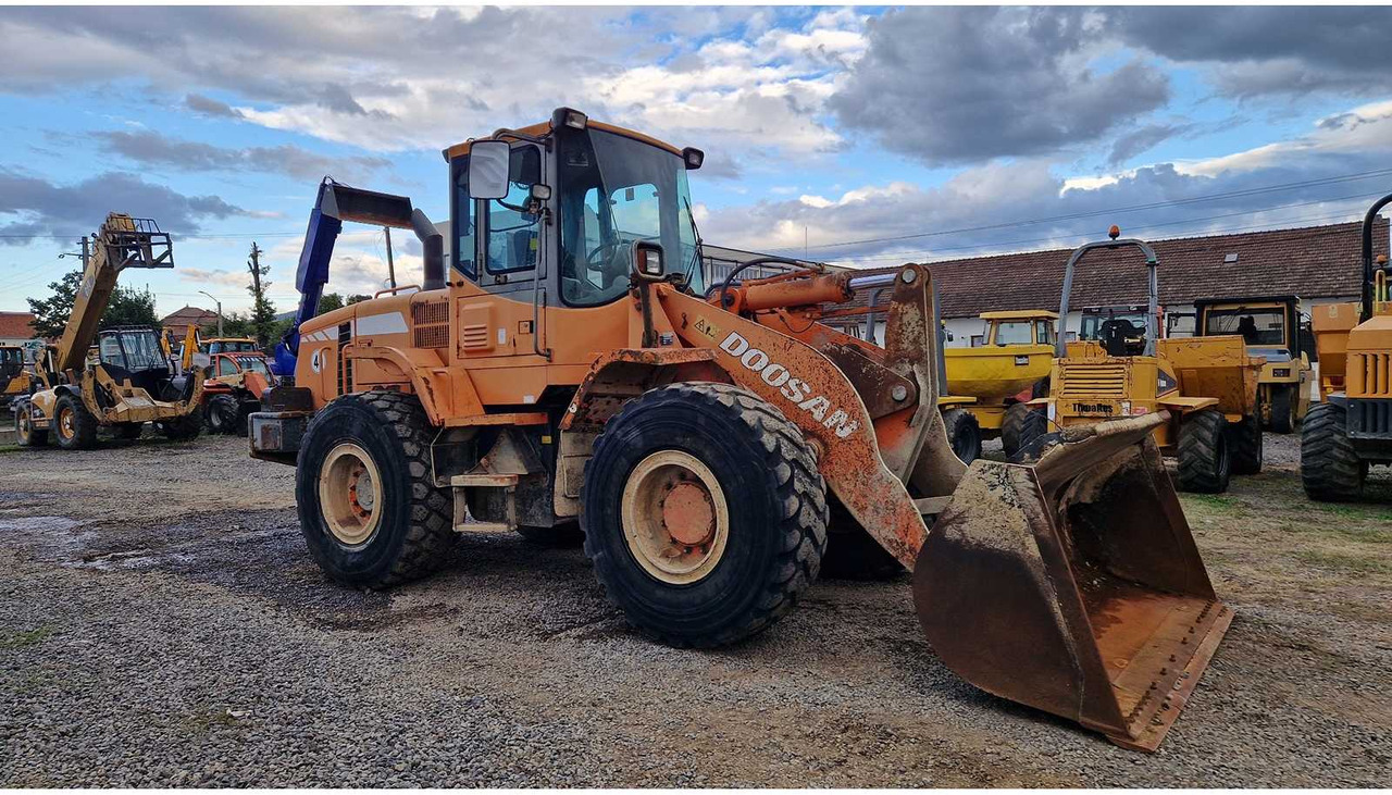 Chargeuse sur pneus 2010 DOOSAN DL200 WHEELED LOADER