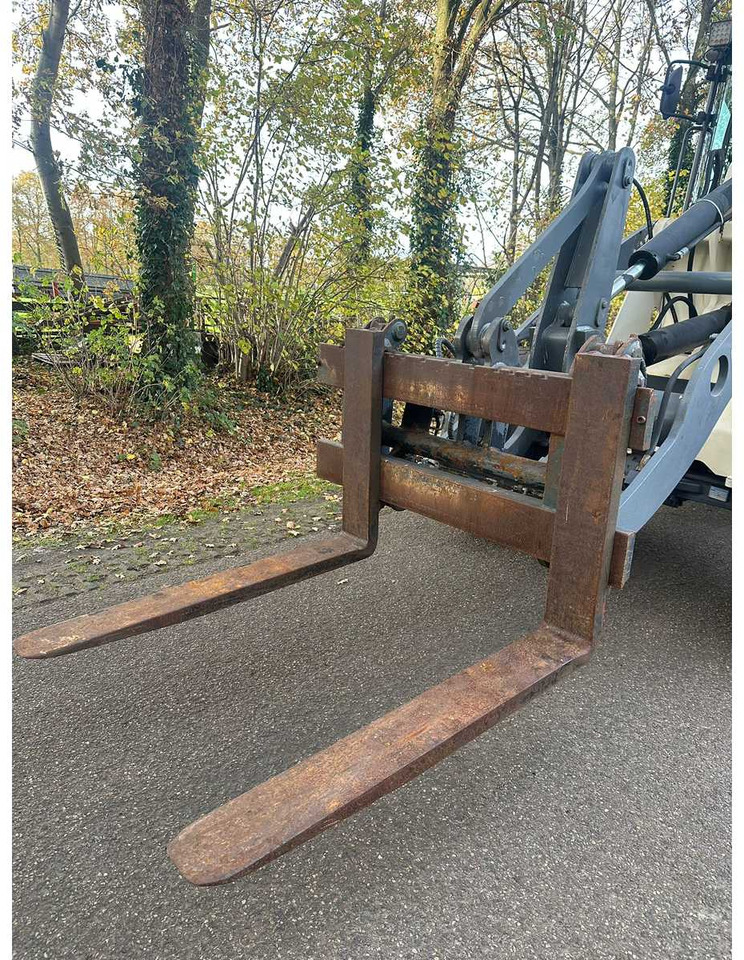 Chargeuse sur pneus 2010 TEREX TL 100 SHOVEL