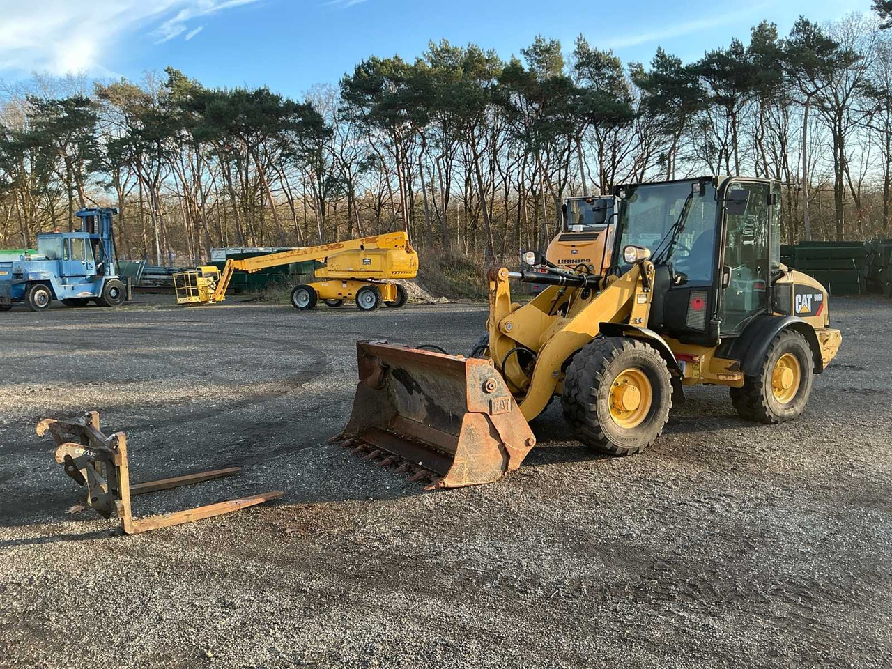 Chargeuse sur pneus 2011 CATERPILLAR 906H SHOVEL