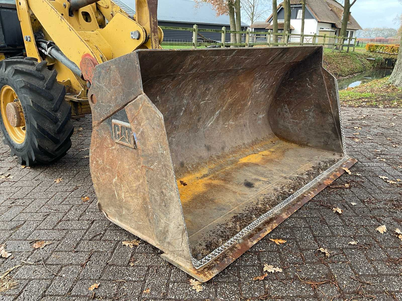 Chargeuse sur pneus 2011 CATERPILLAR 906H SHOVEL