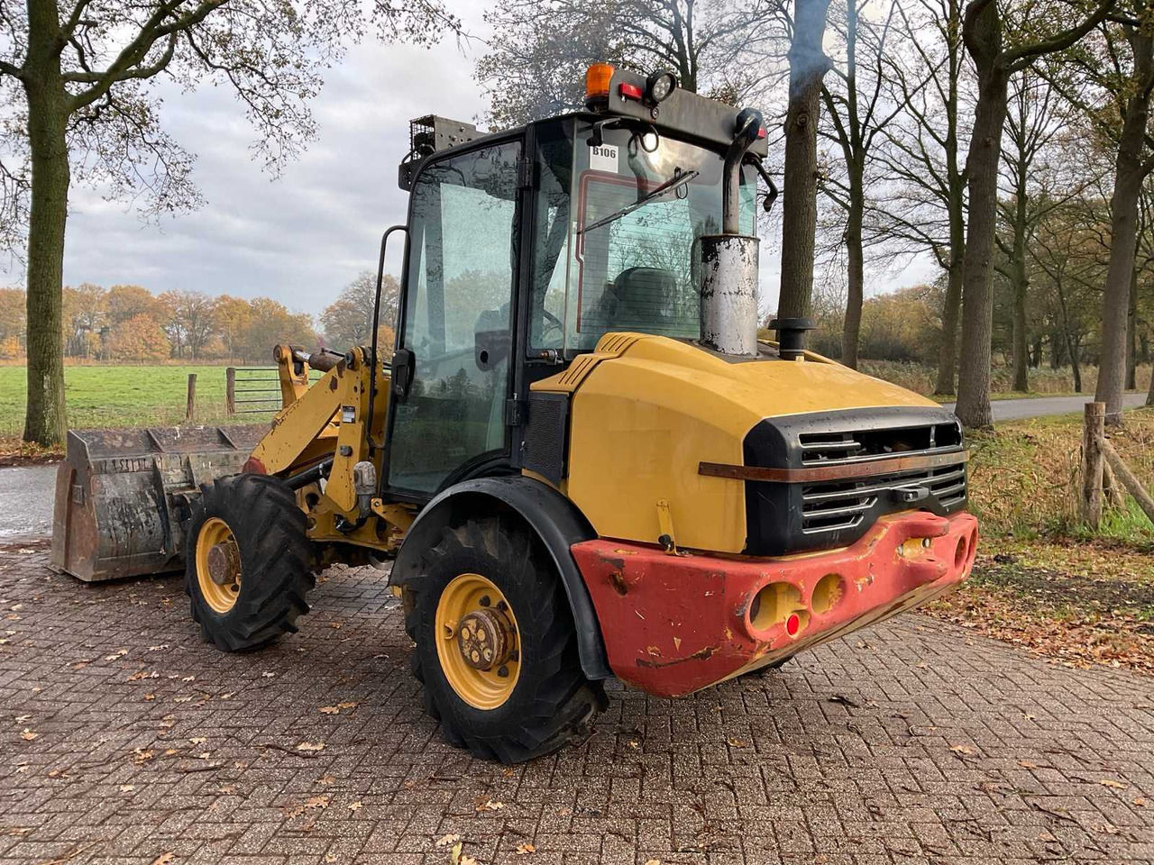 Chargeuse sur pneus 2011 CATERPILLAR 906H SHOVEL