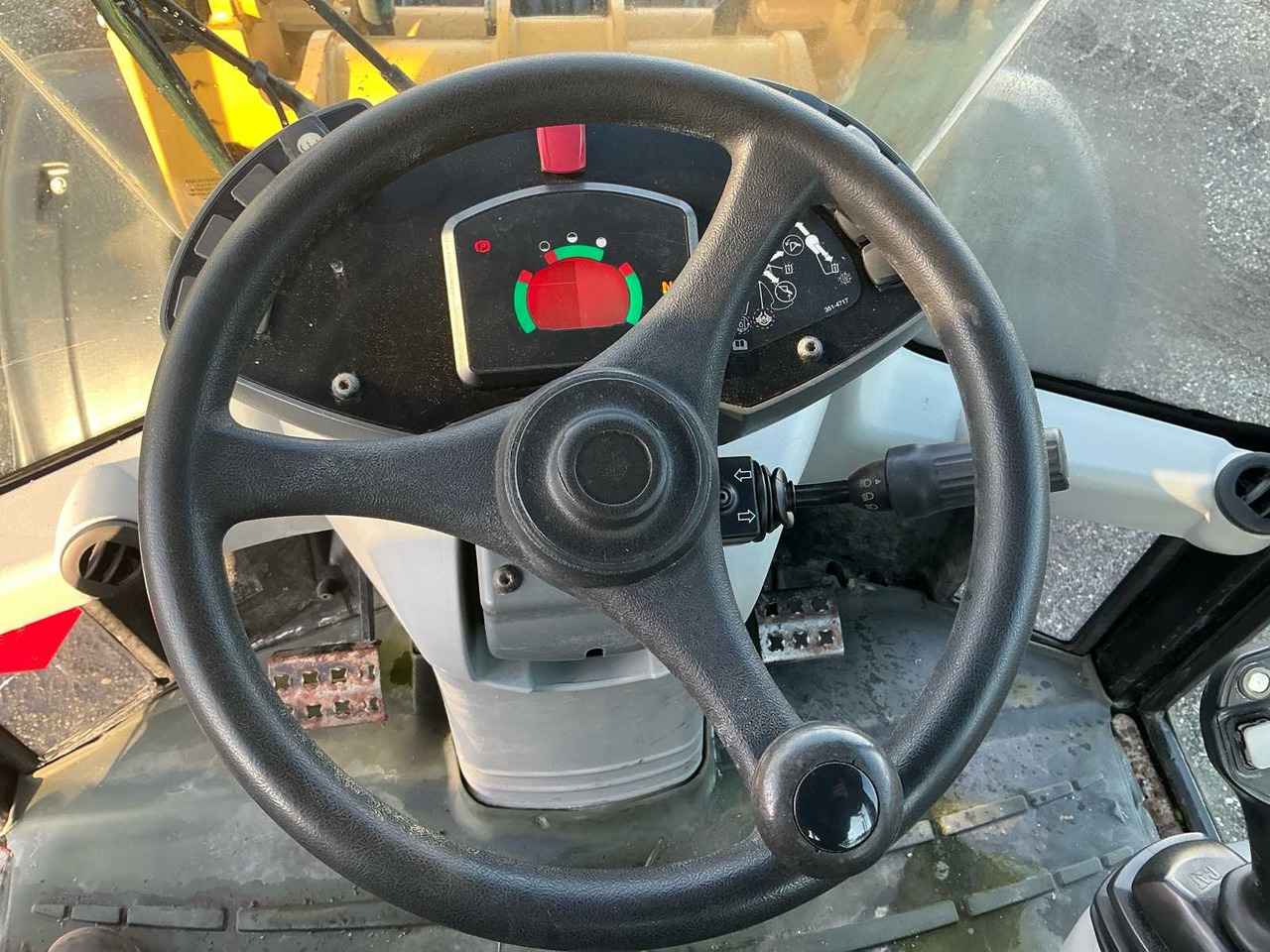 Chargeuse sur pneus 2011 CATERPILLAR 906H SHOVEL