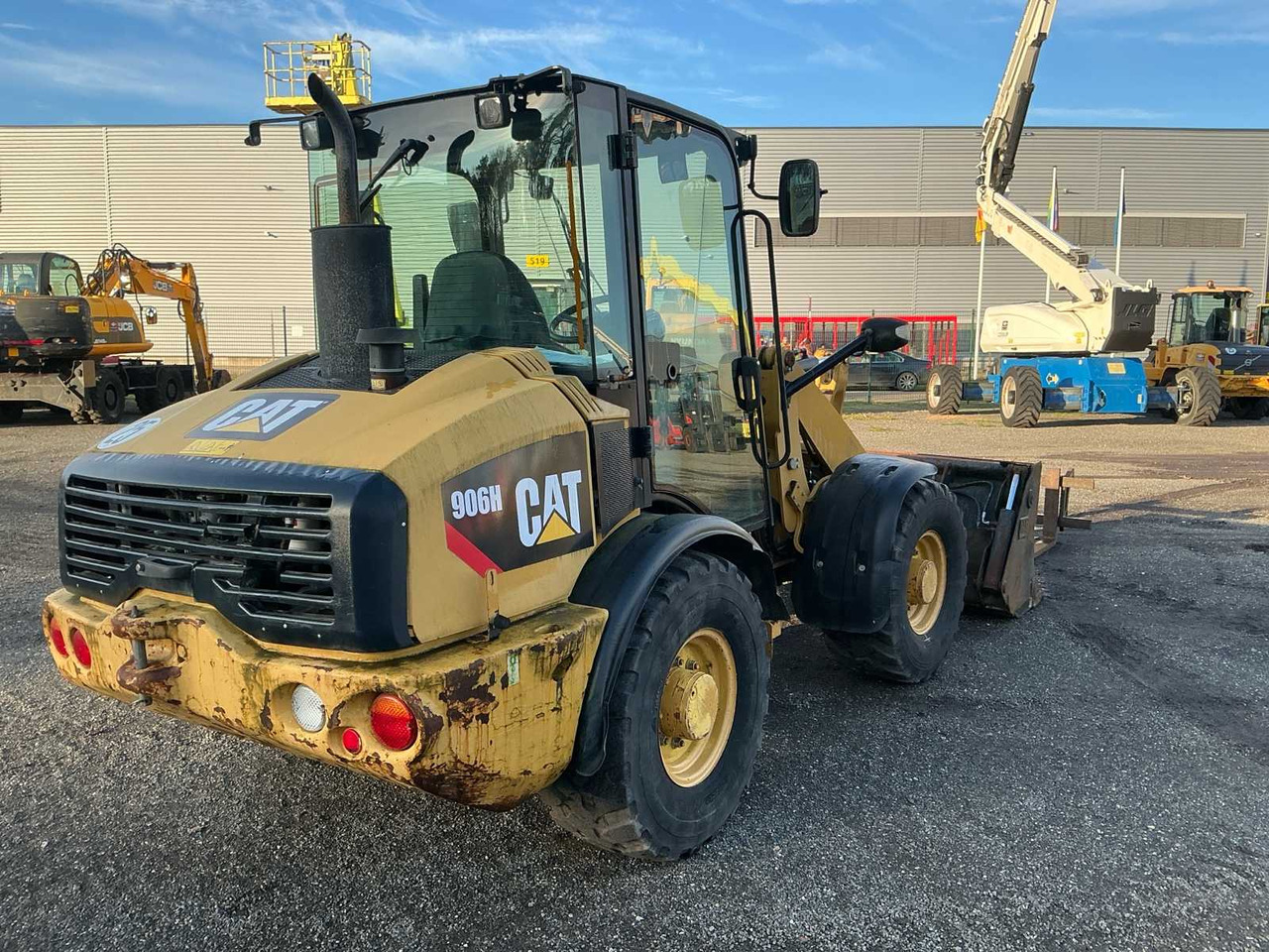 Chargeuse sur pneus 2011 CATERPILLAR 906H SHOVEL