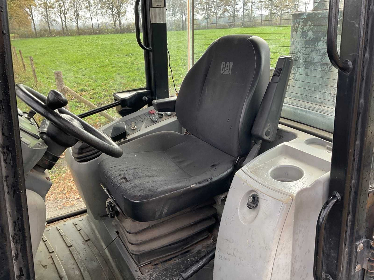 Chargeuse sur pneus 2011 CATERPILLAR 906H SHOVEL