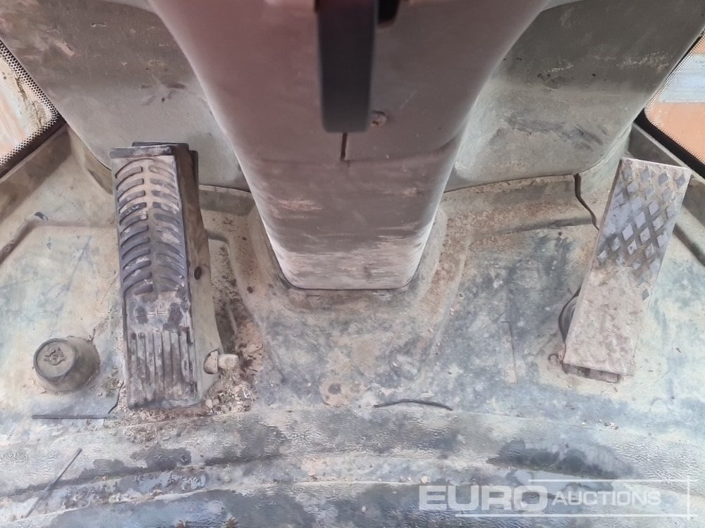 Chargeuse sur pneus 2011 Case 821F