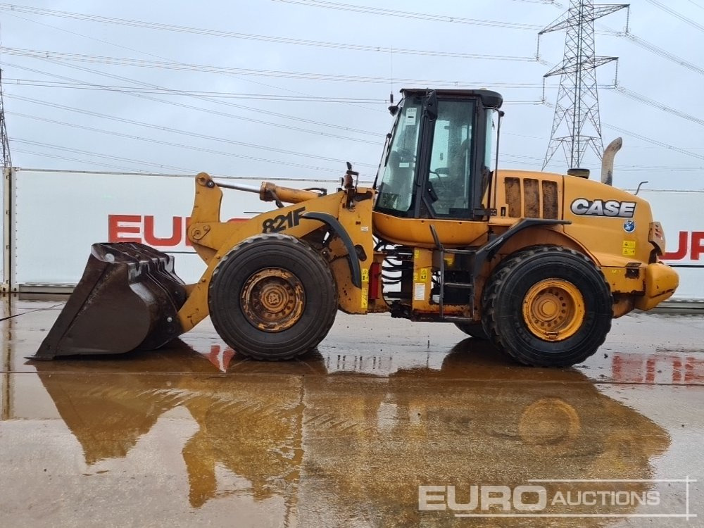 Chargeuse sur pneus 2011 Case 821F