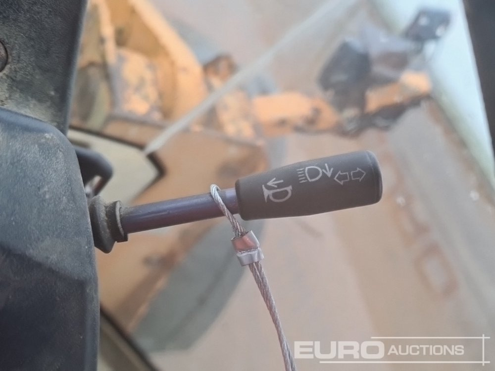 Chargeuse sur pneus 2011 Case 821F