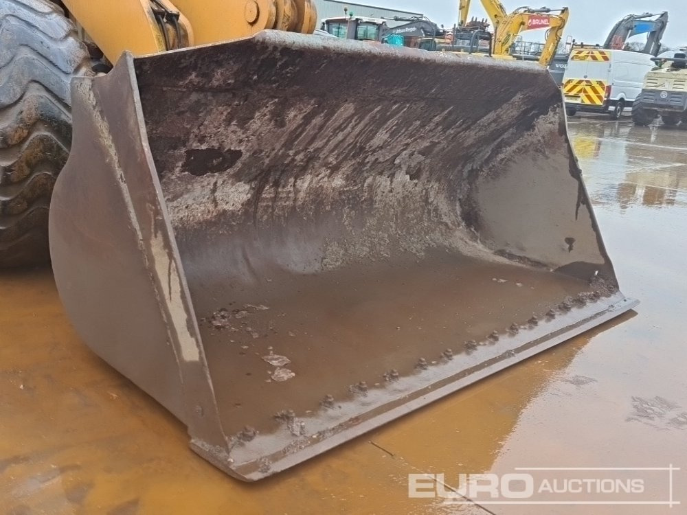 Chargeuse sur pneus 2011 Case 821F