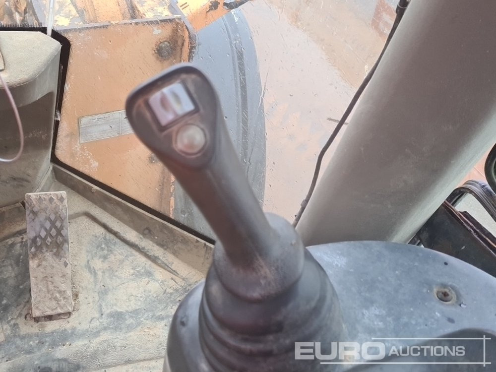 Chargeuse sur pneus 2011 Case 821F