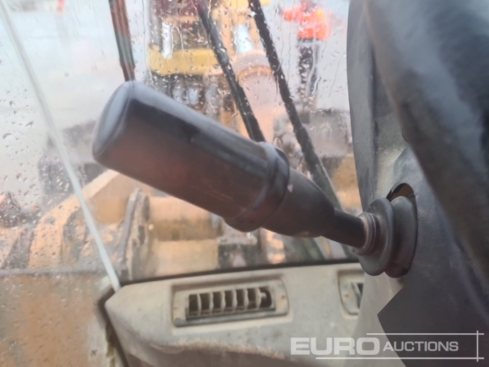 Chargeuse sur pneus 2011 Case 821F