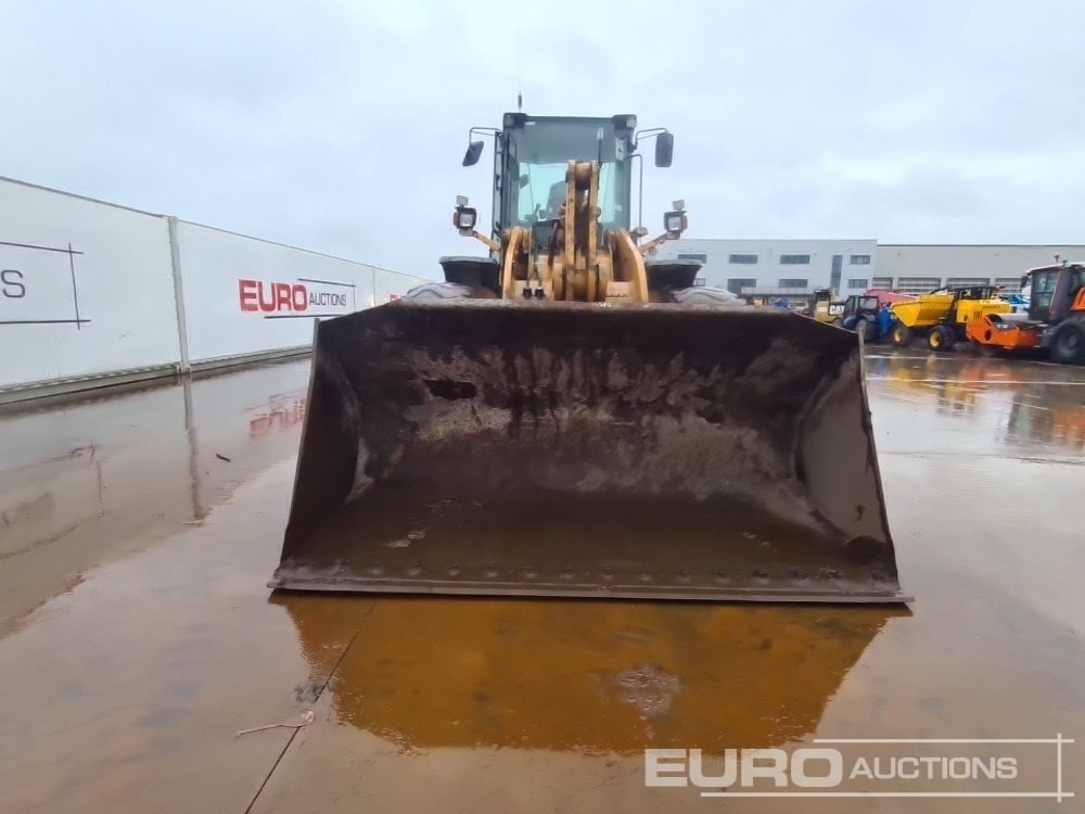 Chargeuse sur pneus 2011 Case 821F