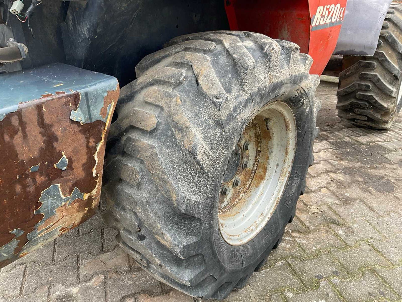 Chargeuse sur pneus 2011 KUBOTA R520NH SHOVEL