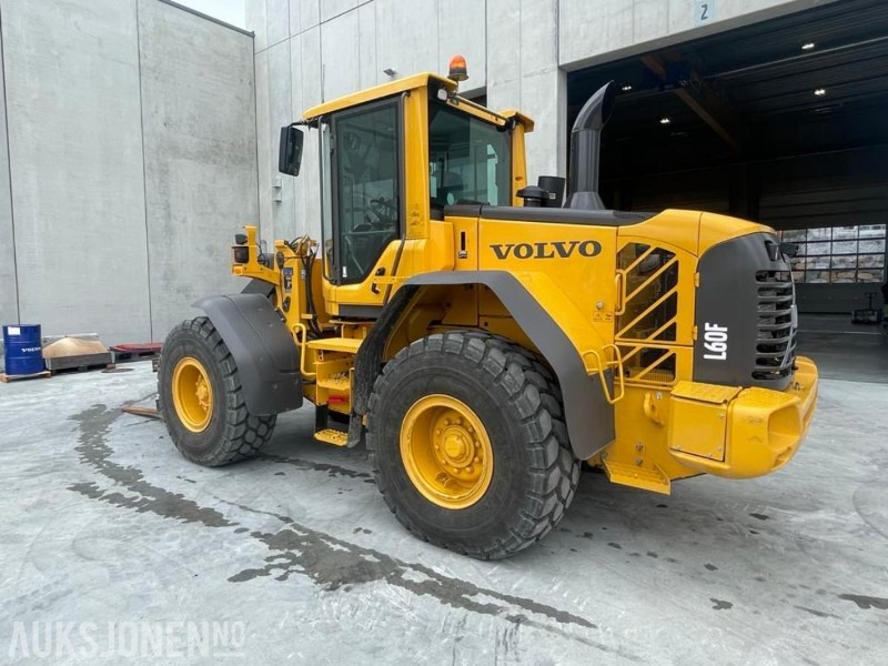Chargeuse sur pneus 2011 VOLVO L60F HJULLASTER - SPAKSTYRING - NYE DEKK - BBS - 3-4 FUNKSJON - PALLEGAFLER - SKUFFE - KAMERA - MYE PÅKOSTET!