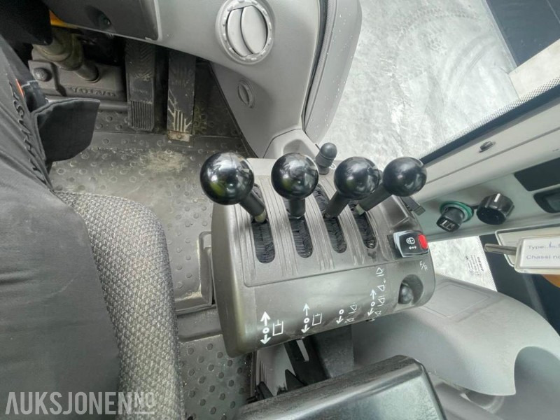 Chargeuse sur pneus 2011 VOLVO L60F HJULLASTER - SPAKSTYRING - NYE DEKK - BBS - 3-4 FUNKSJON - PALLEGAFLER - SKUFFE - KAMERA - MYE PÅKOSTET!