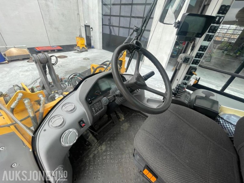 Chargeuse sur pneus 2011 VOLVO L60F HJULLASTER - SPAKSTYRING - NYE DEKK - BBS - 3-4 FUNKSJON - PALLEGAFLER - SKUFFE - KAMERA - MYE PÅKOSTET!