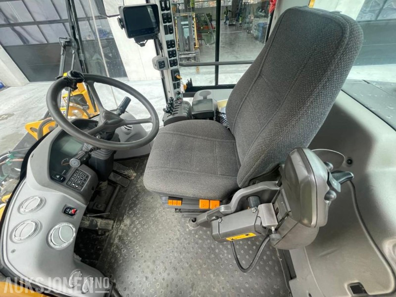 Chargeuse sur pneus 2011 VOLVO L60F HJULLASTER - SPAKSTYRING - NYE DEKK - BBS - 3-4 FUNKSJON - PALLEGAFLER - SKUFFE - KAMERA - MYE PÅKOSTET!