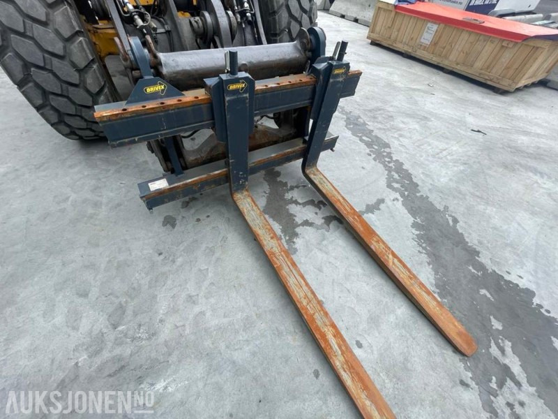 Chargeuse sur pneus 2011 VOLVO L60F HJULLASTER - SPAKSTYRING - NYE DEKK - BBS - 3-4 FUNKSJON - PALLEGAFLER - SKUFFE - KAMERA - MYE PÅKOSTET!
