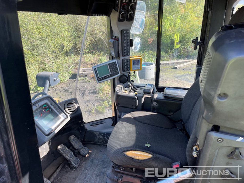 Chargeuse sur pneus 2012 CAT 966K