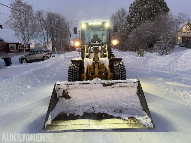 Chargeuse sur pneus 2012 Cat 907H2 - Planeringsskuffe - Pallegaffler - 3646T