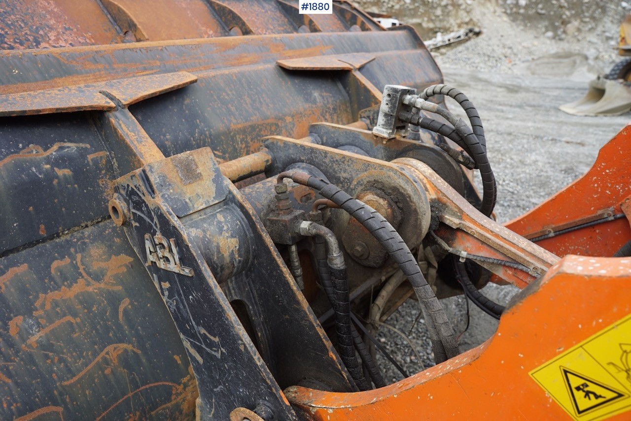 Chargeuse sur pneus 2012 Hitachi ZW220