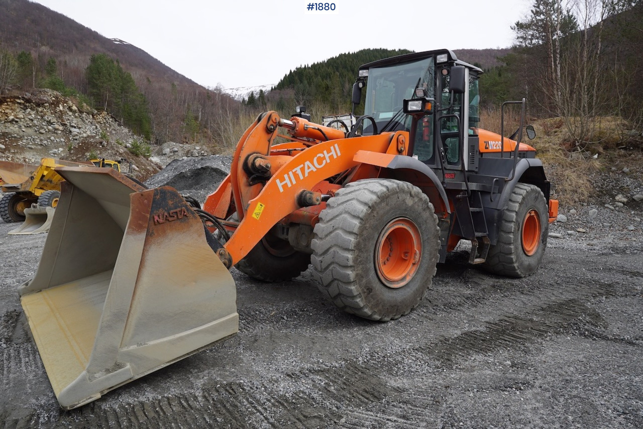 Chargeuse sur pneus 2012 Hitachi ZW220