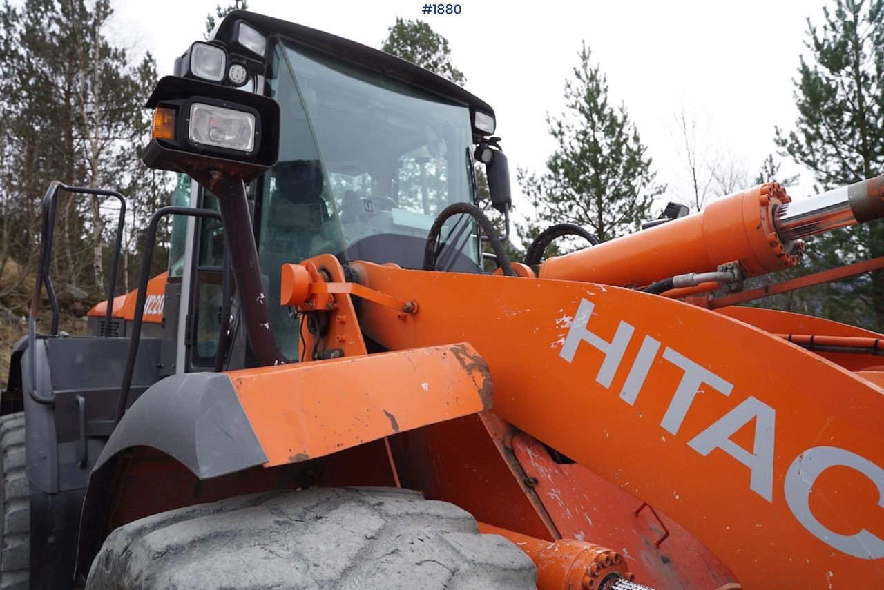 Chargeuse sur pneus 2012 Hitachi ZW220