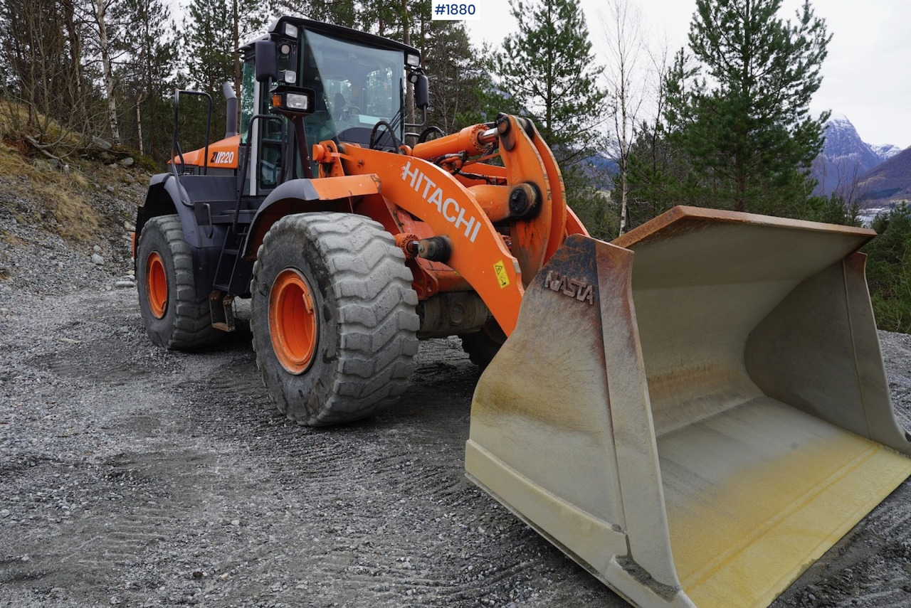 Chargeuse sur pneus 2012 Hitachi ZW220