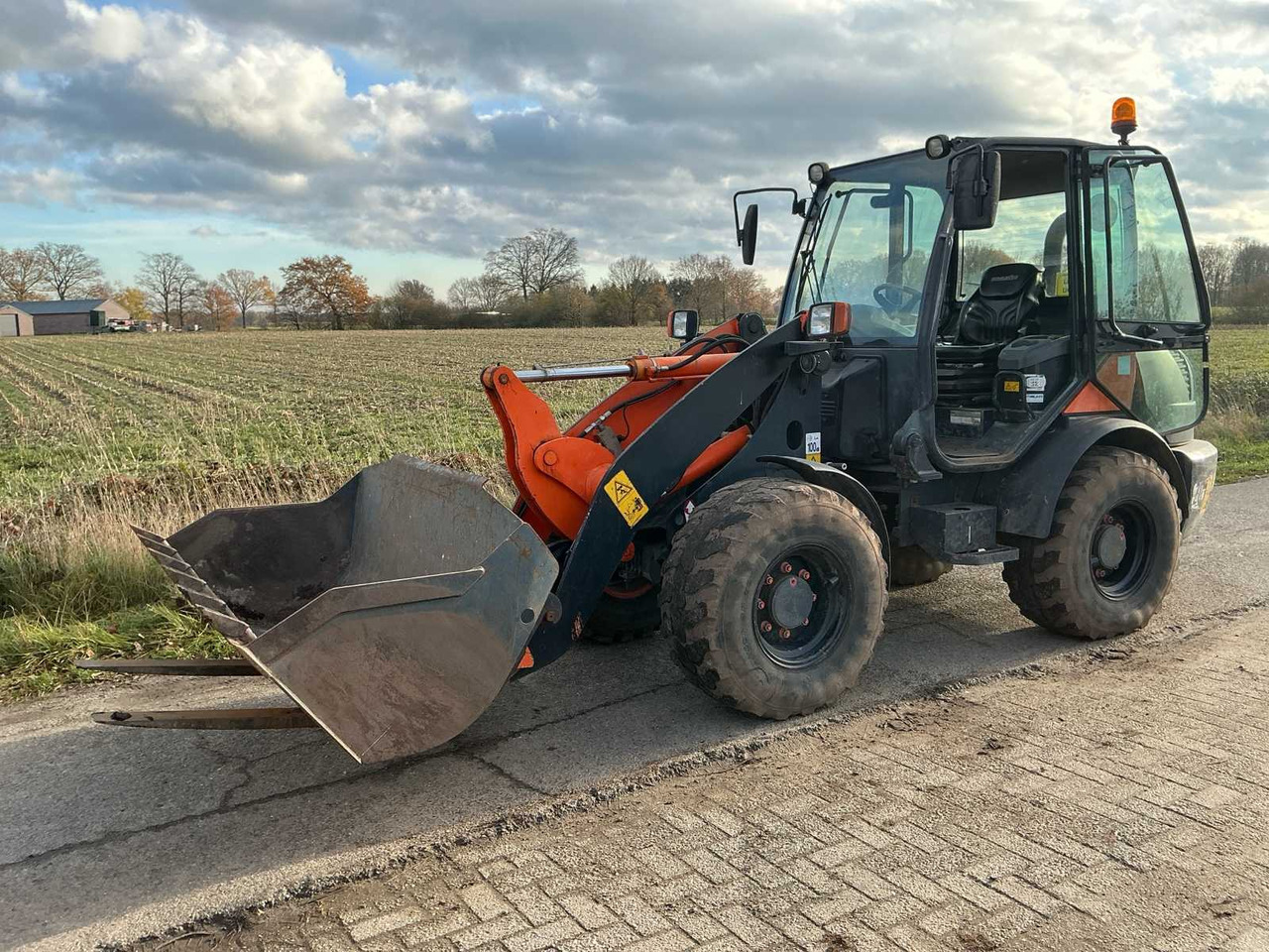Chargeuse sur pneus 2015 KOMATSU WA70-7 SHOVEL