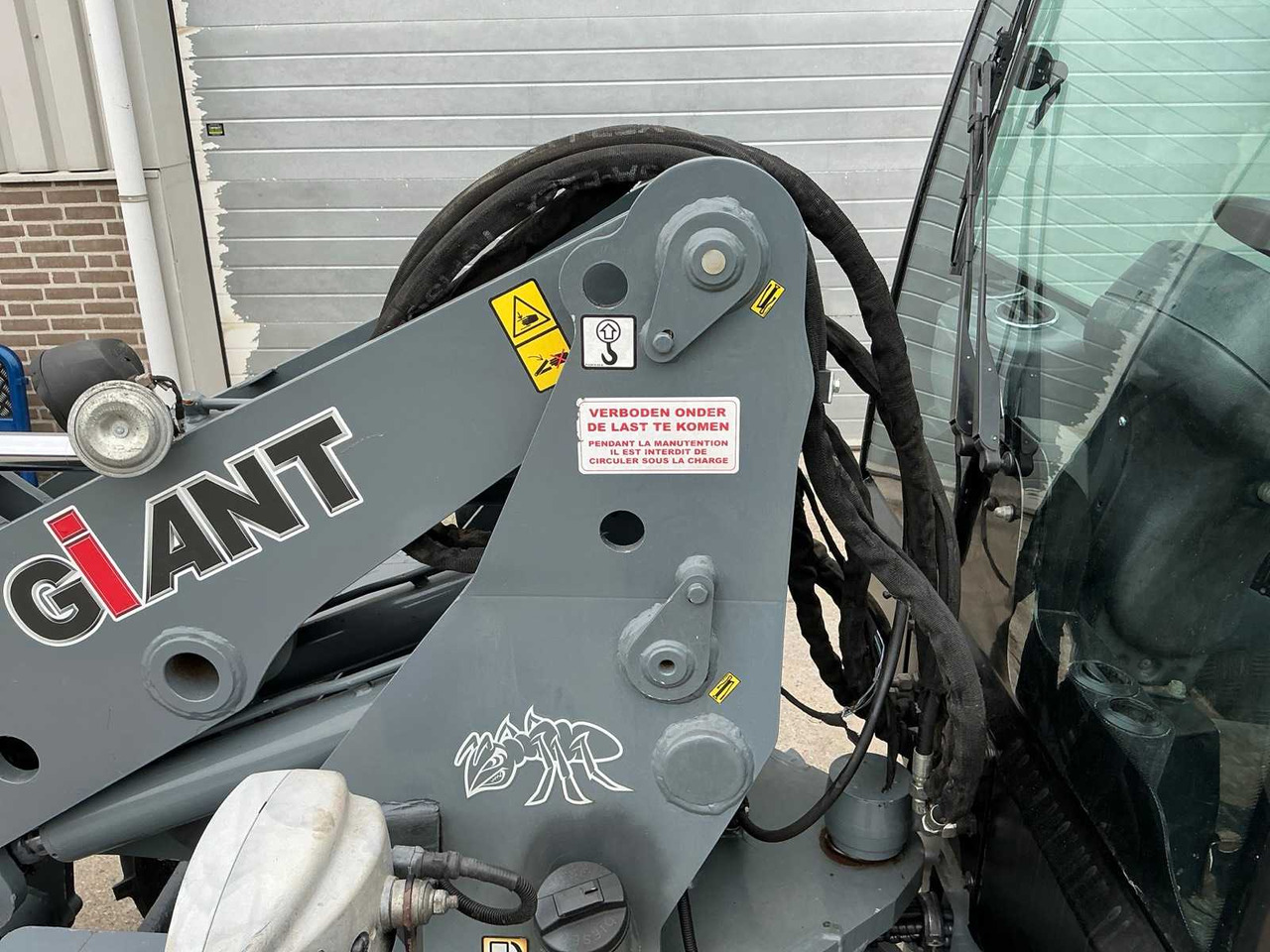 Chargeuse sur pneus 2016 GIANT V4502-T SHOVEL