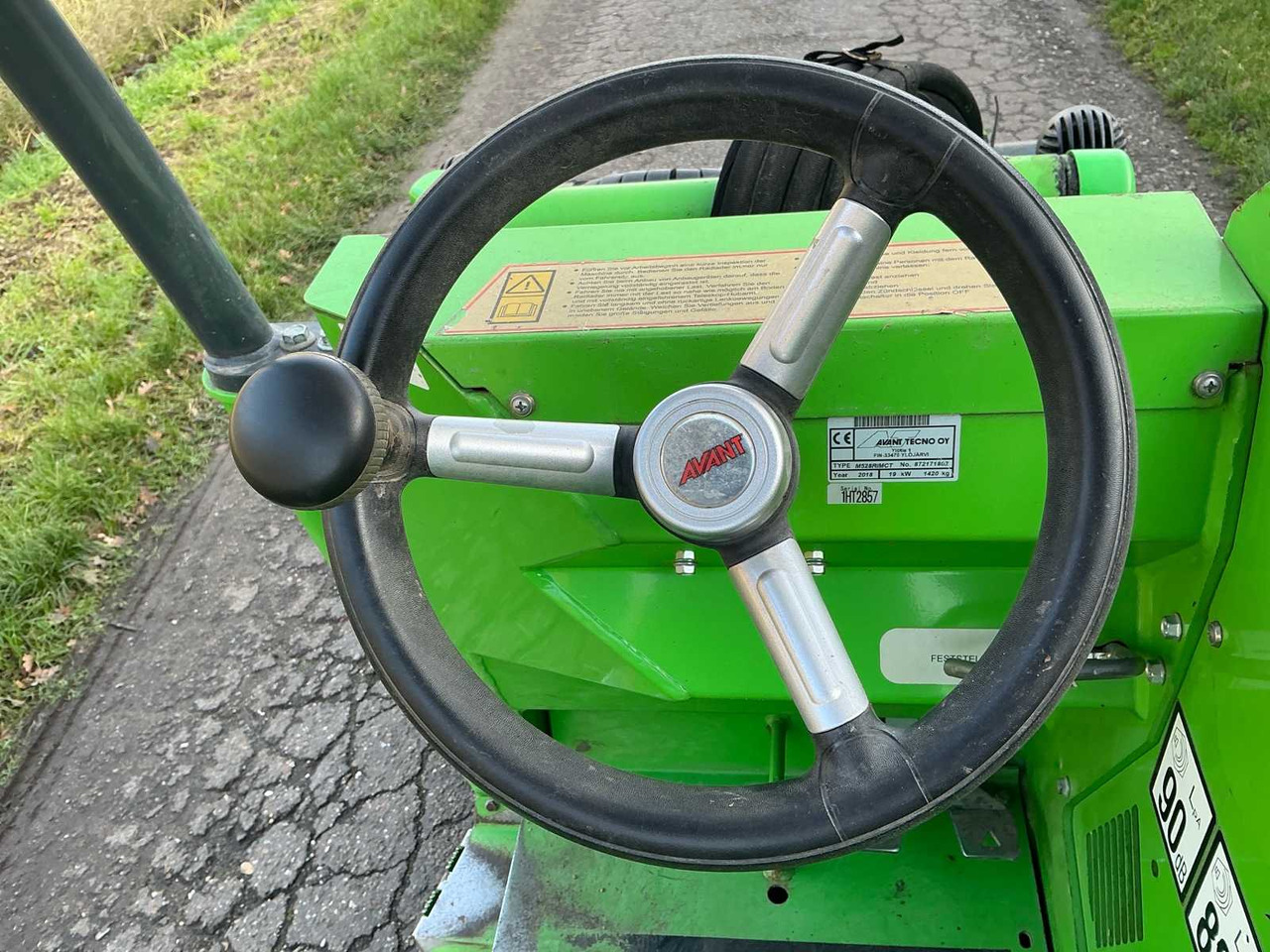 Chargeuse sur pneus 2018 AVANT M528 SHOVEL