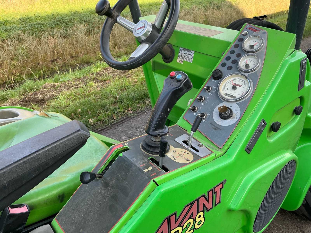 Chargeuse sur pneus 2018 AVANT M528 SHOVEL