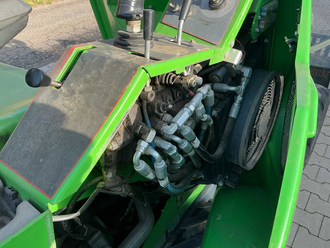 Chargeuse sur pneus 2018 AVANT M528 SHOVEL