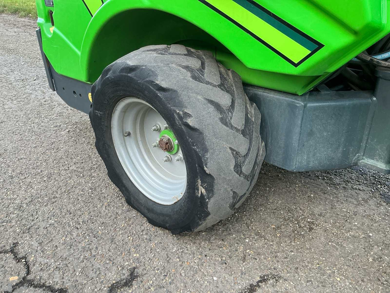 Chargeuse sur pneus 2018 AVANT M528 SHOVEL