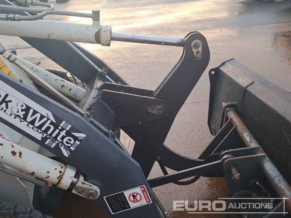 Chargeuse sur pneus 2018 Black & White ZL08F