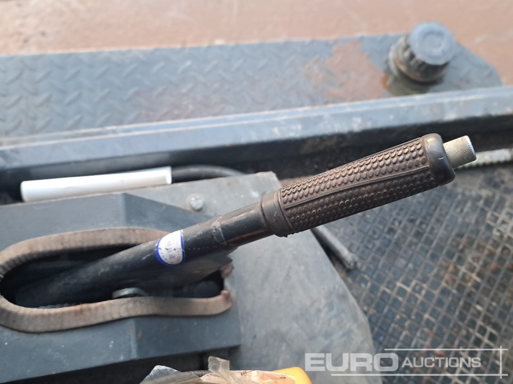 Chargeuse sur pneus 2018 Black & White ZL08F