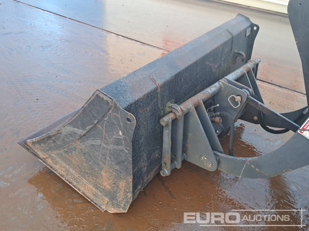 Chargeuse sur pneus 2018 Black & White ZL08F