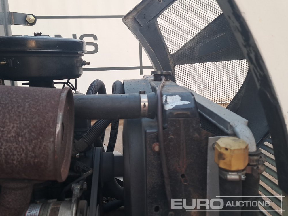 Chargeuse sur pneus 2018 Black & White ZL08F