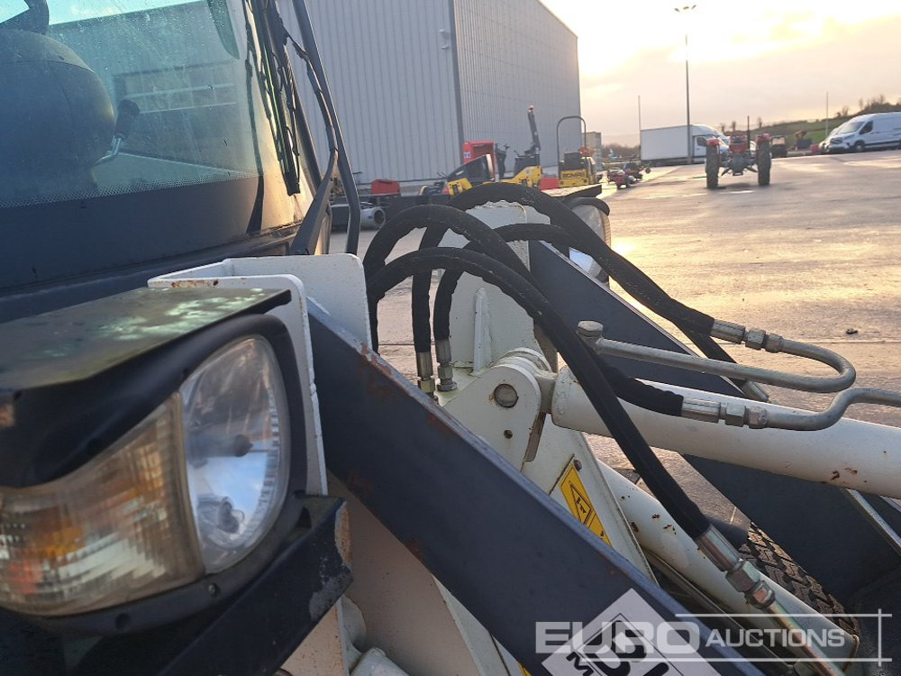 Chargeuse sur pneus 2018 Black & White ZL08F