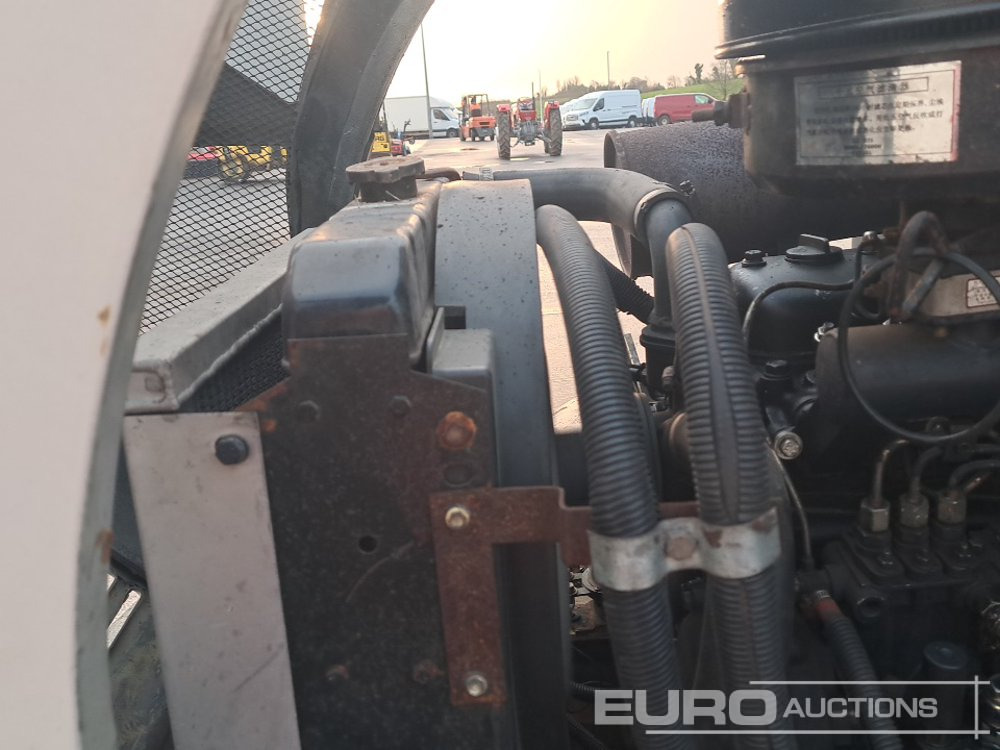 Chargeuse sur pneus 2018 Black & White ZL08F