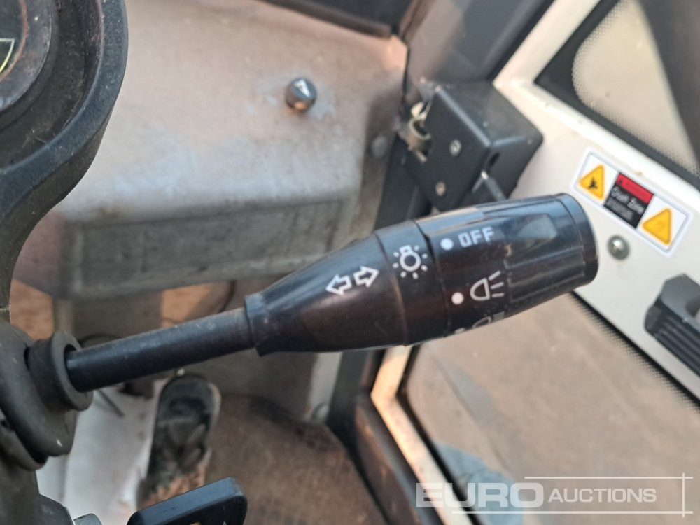 Chargeuse sur pneus 2018 Black & White ZL08F