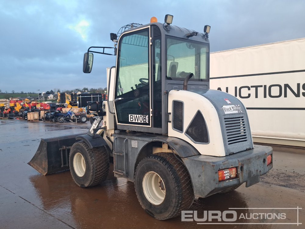 Chargeuse sur pneus 2018 Black & White ZL08F