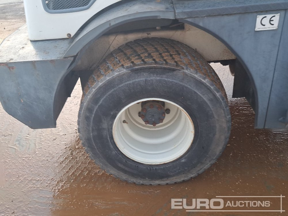 Chargeuse sur pneus 2018 Black & White ZL08F