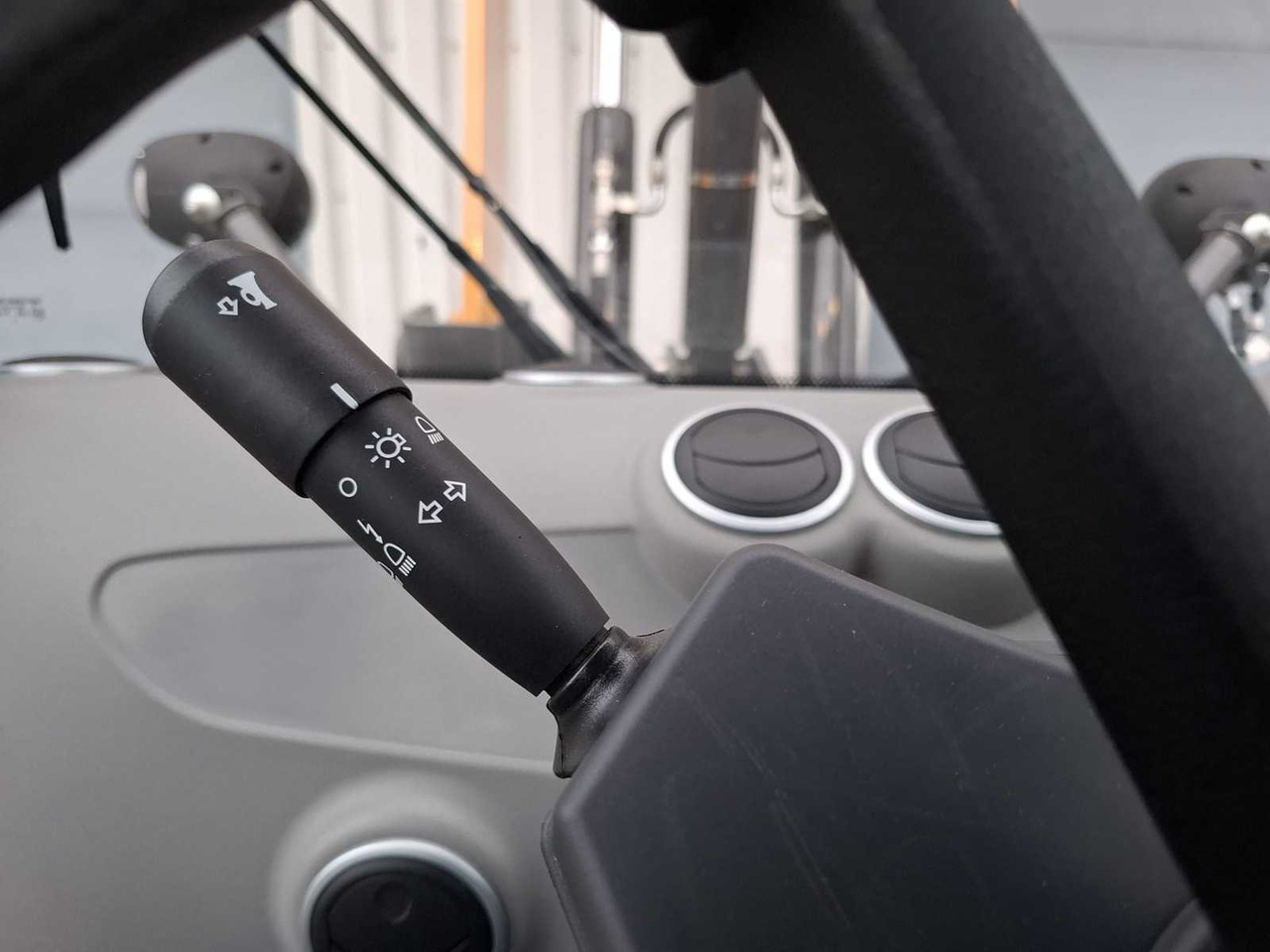 Chargeuse sur pneus 2023 CASE 21F SHOVEL