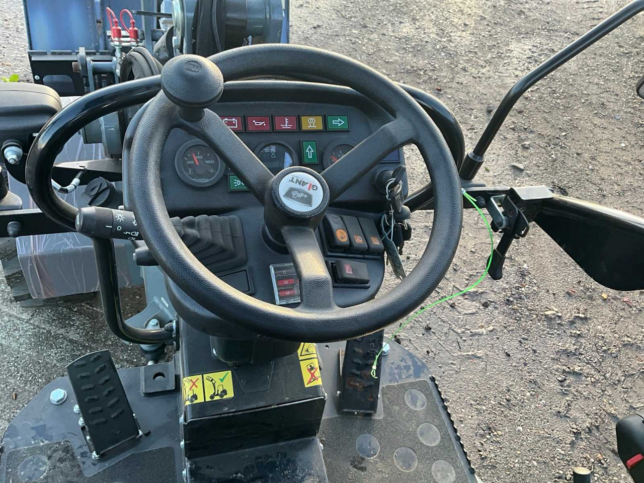 Chargeuse sur pneus 2023 GIANT G2200 X-TRA HD SHOVEL