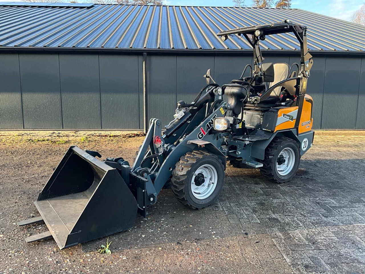 Chargeuse sur pneus 2023 GIANT G2200 X-TRA HD SHOVEL