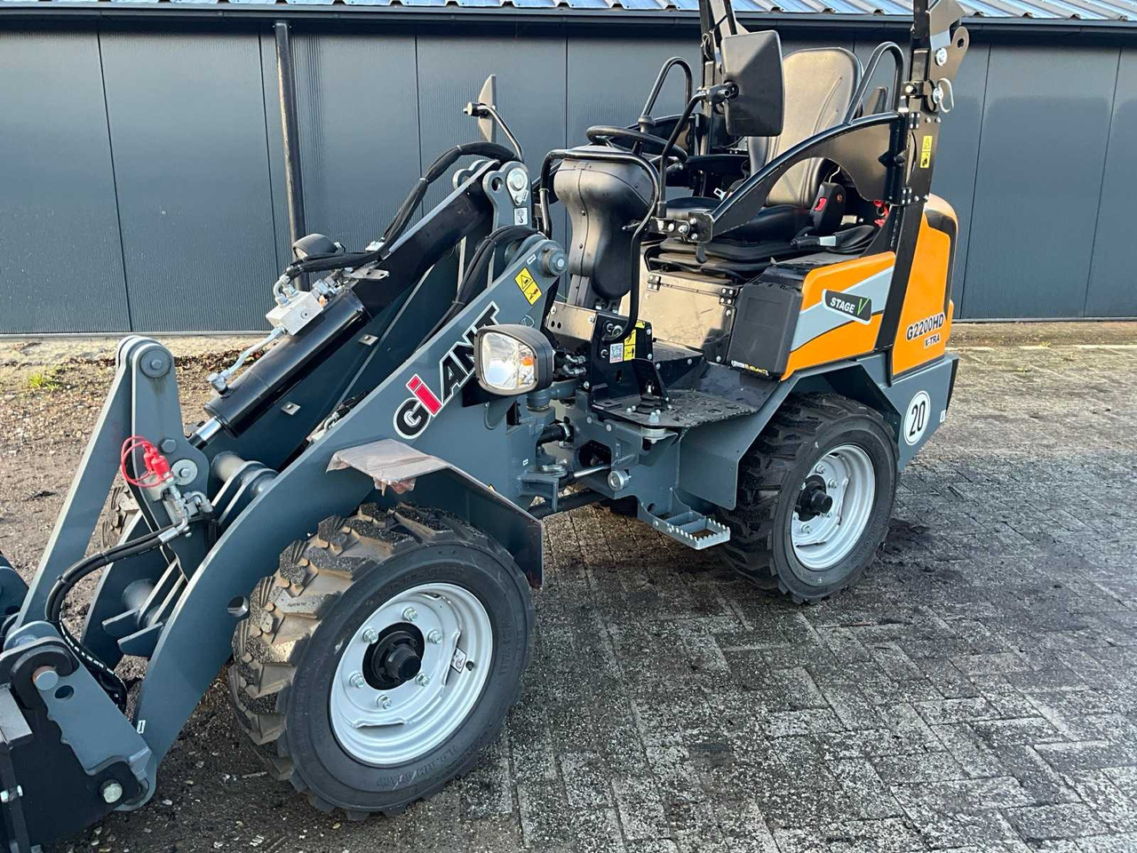 Chargeuse sur pneus 2023 GIANT G2200 X-TRA HD SHOVEL